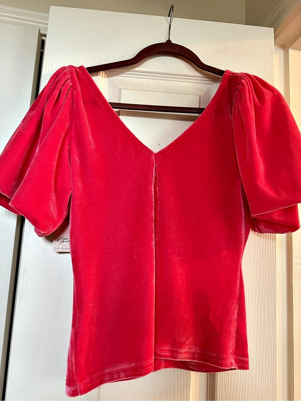 C. Strawberry Spritz Cupcake Velvet Top Velvet Ruched Top in Pink Size Small NWT - Picture 2 of 3